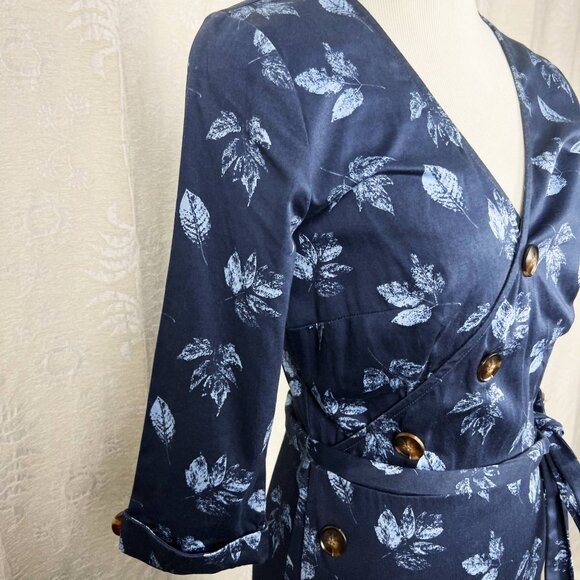 Collectif Susanna Fall Leaves print 50s V-Neck Button swing dress blue chambray - Picture 3 of 11